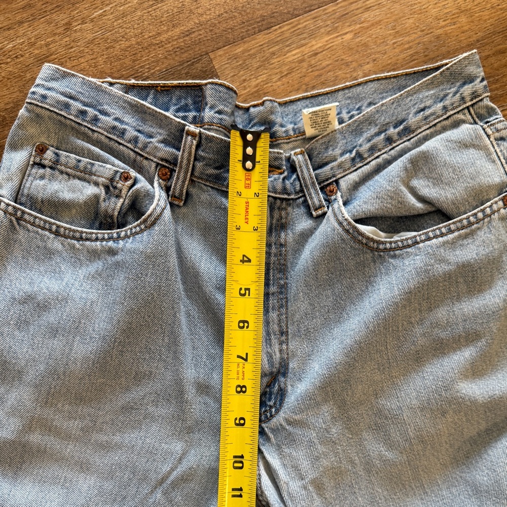 VTG Levi's 550 Relaxed Fit Made Canada Light Wash Denim Blue Jeans Mens 33x32 - Picture 10 of 11